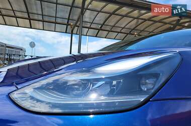 Седан Tesla Model 3 2022 в 
