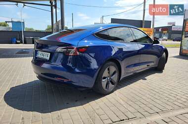 Седан Tesla Model 3 2022 в 