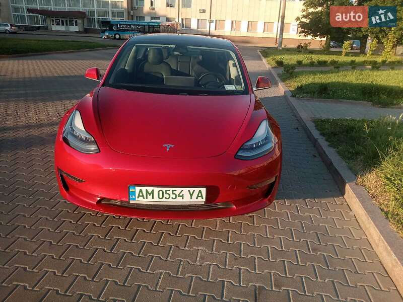 Седан Tesla Model 3 2018 в Звягеле