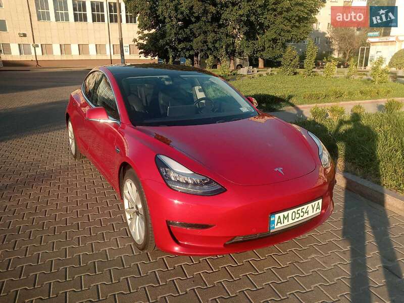 Седан Tesla Model 3 2018 в Звягеле