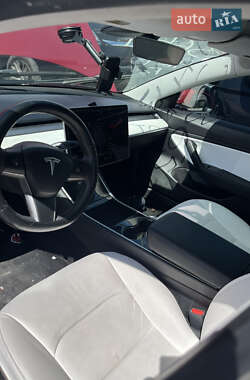 Седан Tesla Model 3 2020 в 