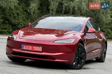Седан Tesla Model 3 2024 в 