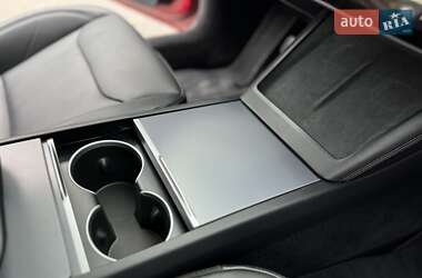 Седан Tesla Model 3 2024 в 