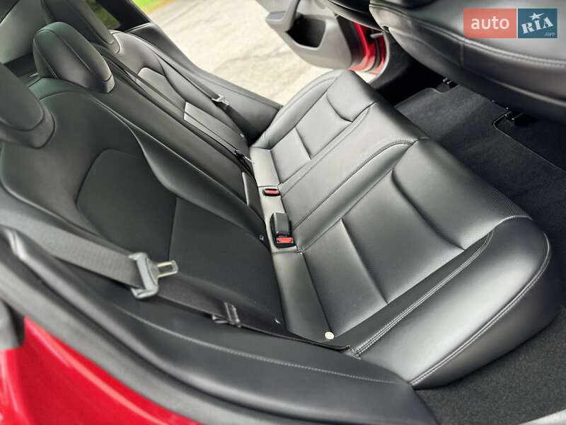 Седан Tesla Model 3 2024 в Трускавці