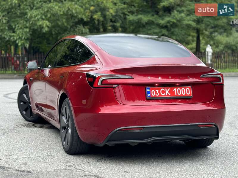Седан Tesla Model 3 2024 в Трускавці