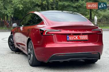 Седан Tesla Model 3 2024 в 