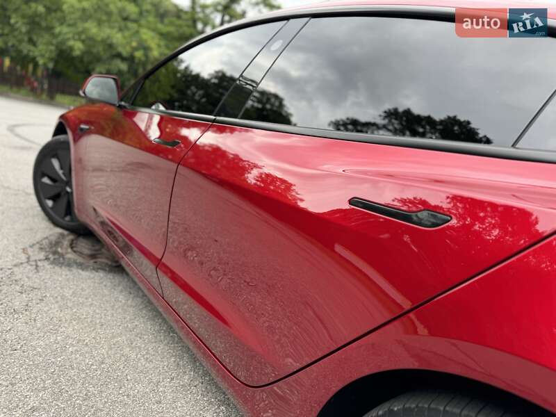 Седан Tesla Model 3 2024 в Трускавці