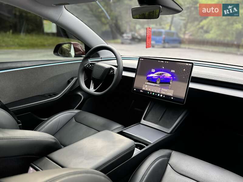 Седан Tesla Model 3 2024 в Трускавці