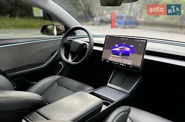 Седан Tesla Model 3 2024 в 