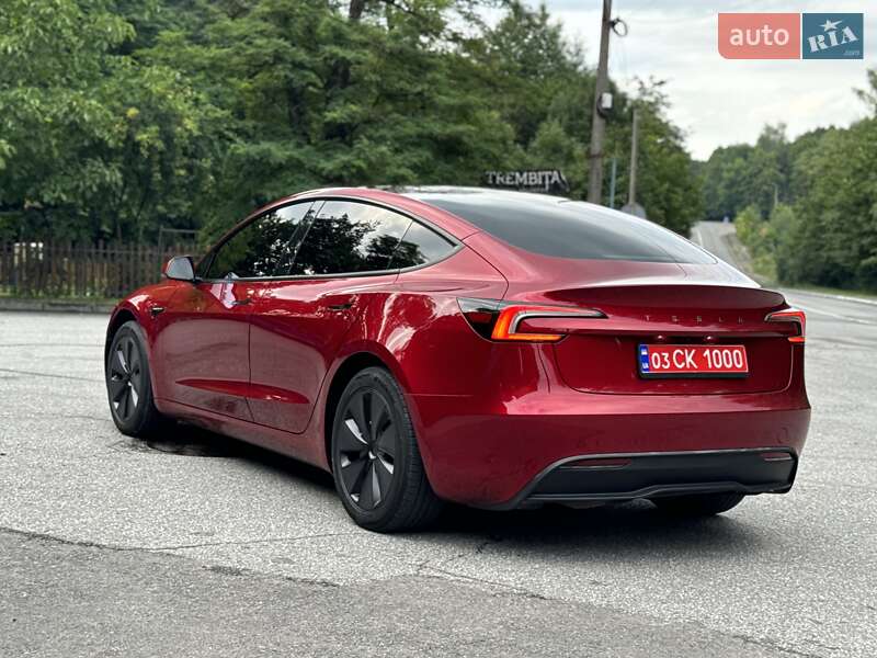 Седан Tesla Model 3 2024 в Трускавці