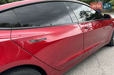 Седан Tesla Model 3 2024 в 