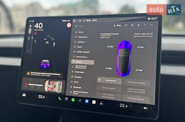 Седан Tesla Model 3 2024 в 