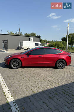 Седан Tesla Model 3 2021 в 