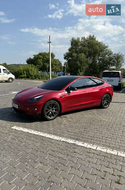 Седан Tesla Model 3 2021 в Чернівцях