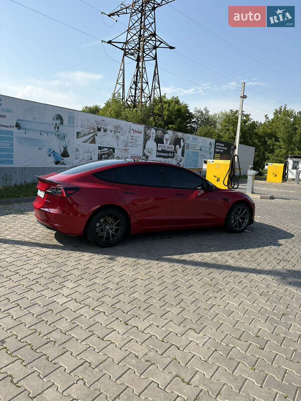 Седан Tesla Model 3 2021 в Черновцах