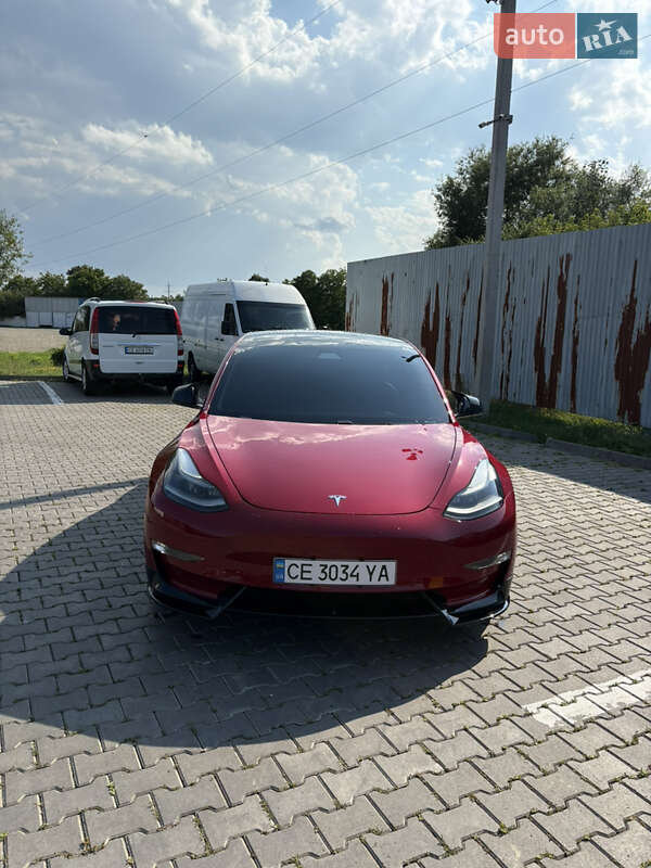 Седан Tesla Model 3 2021 в Черновцах