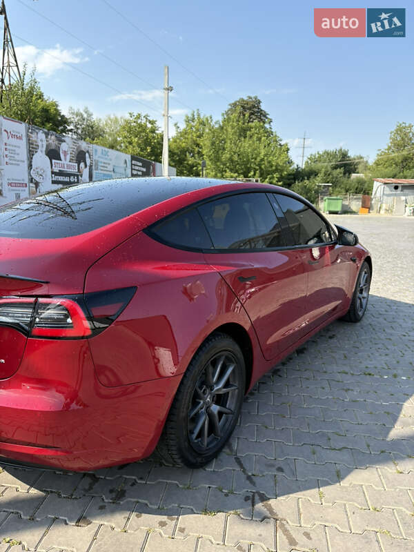 Седан Tesla Model 3 2021 в Черновцах
