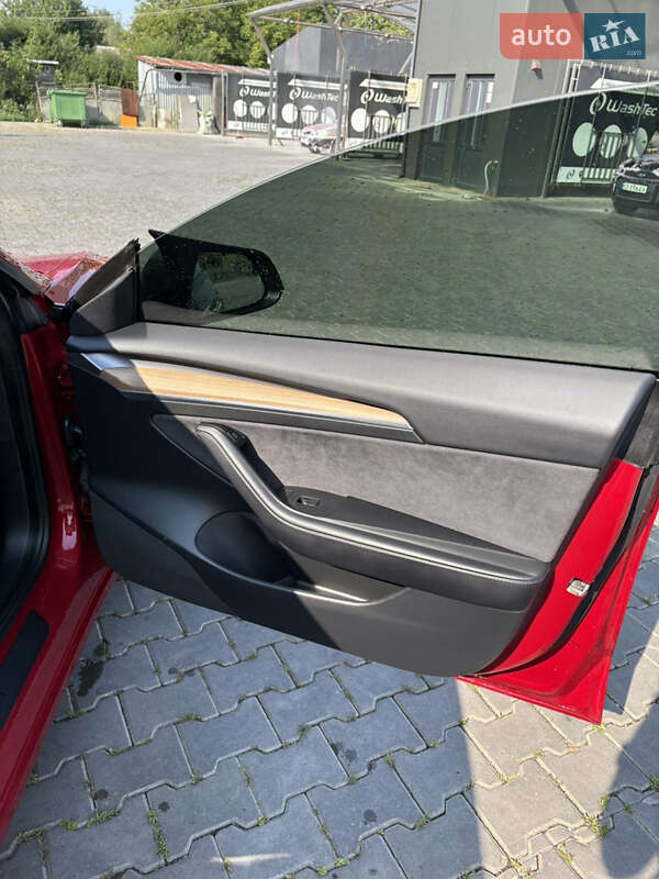 Седан Tesla Model 3 2021 в Черновцах