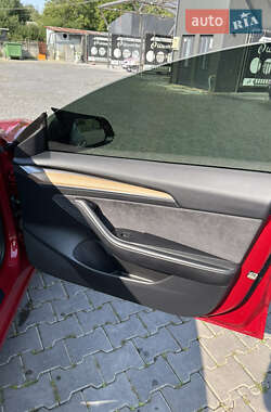 Седан Tesla Model 3 2021 в 
