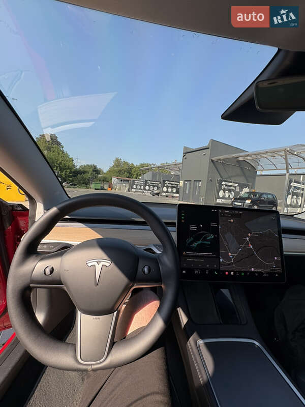 Седан Tesla Model 3 2021 в Черновцах