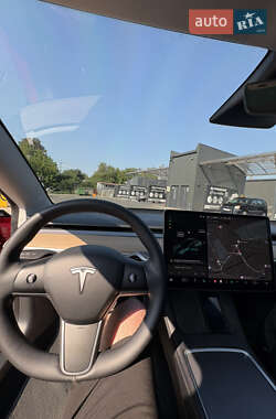 Седан Tesla Model 3 2021 в 