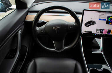 Седан Tesla Model 3 2019 в 