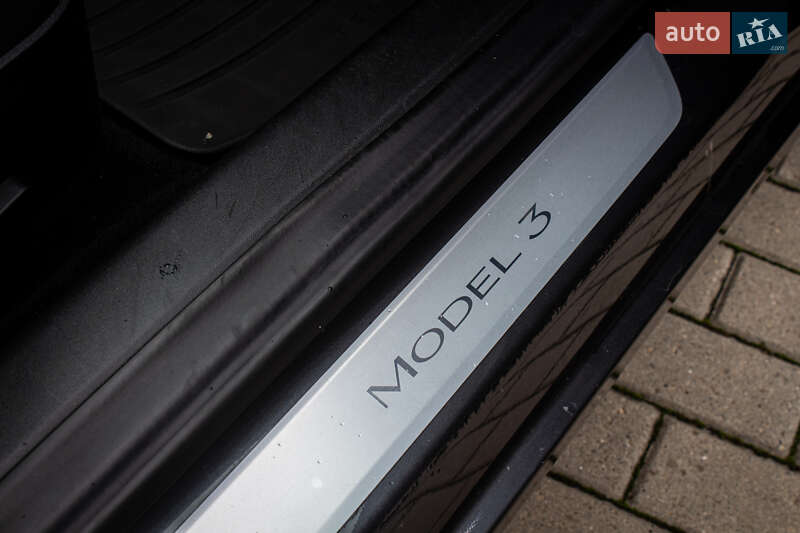 Седан Tesla Model 3 2019 в Львові
