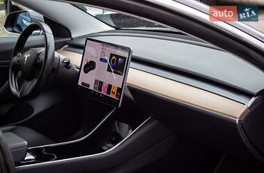 Седан Tesla Model 3 2019 в 