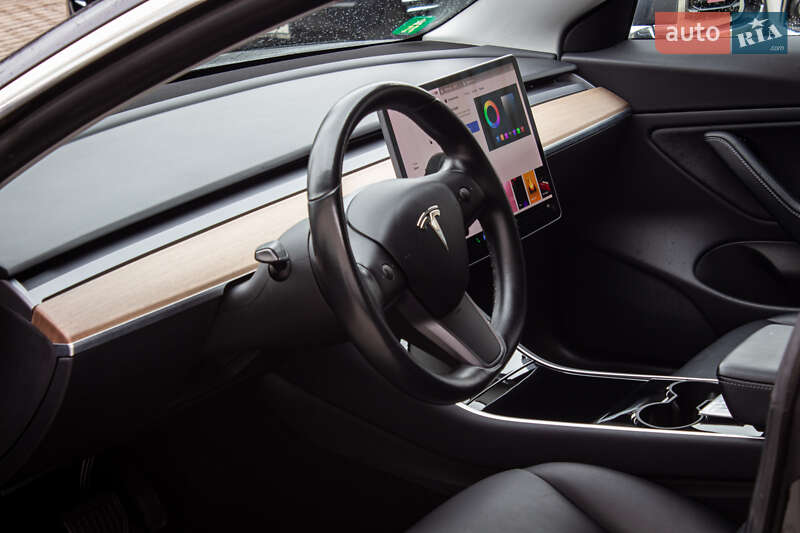 Седан Tesla Model 3 2019 в Львові