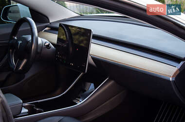 Седан Tesla Model 3 2018 в 