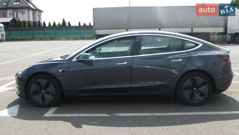 Седан Tesla Model 3 2018 в Львове