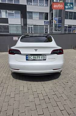 Седан Tesla Model 3 2022 в 
