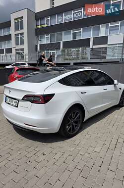 Седан Tesla Model 3 2022 в 