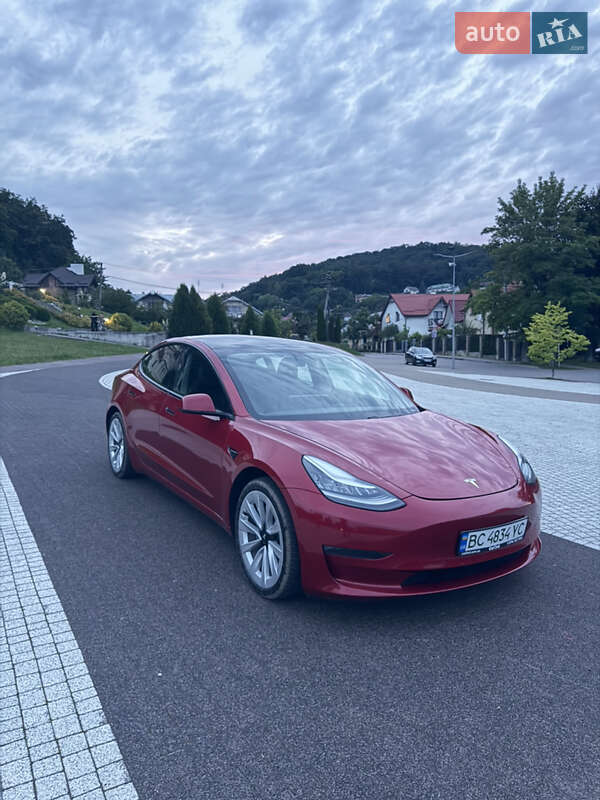 Седан Tesla Model 3 2020 в Львові