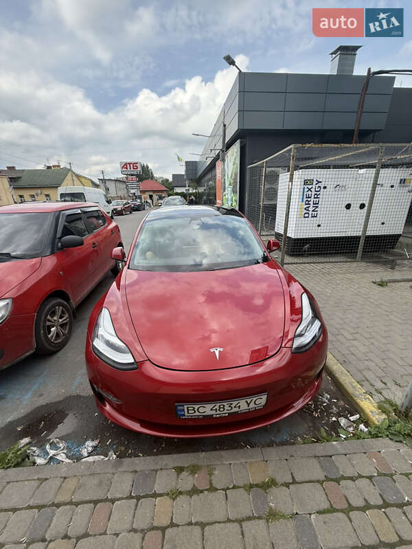 Седан Tesla Model 3 2020 в Львові