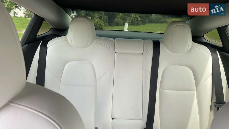 Седан Tesla Model 3 2019 в Львові