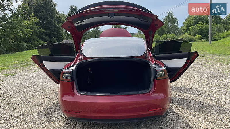 Седан Tesla Model 3 2019 в Львові