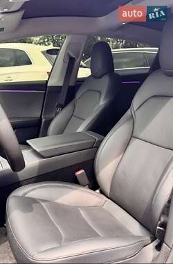 Седан Tesla Model 3 2024 в 