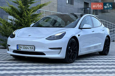 Седан Tesla Model 3 2022 в 