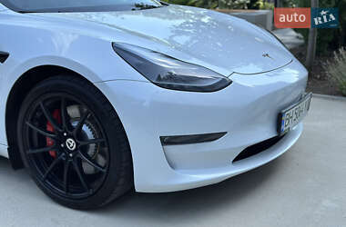 Седан Tesla Model 3 2022 в 