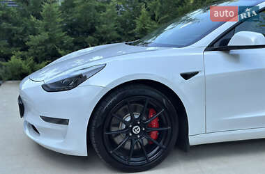 Седан Tesla Model 3 2022 в 