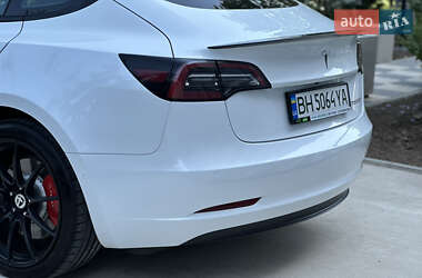 Седан Tesla Model 3 2022 в 