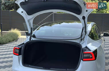 Седан Tesla Model 3 2022 в 
