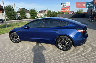 Седан Tesla Model 3 2021 в 
