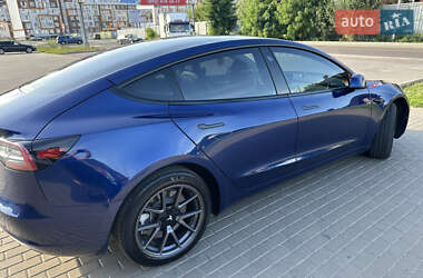 Седан Tesla Model 3 2021 в 