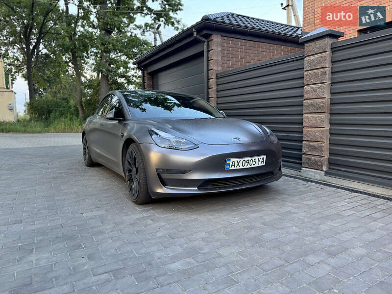 Седан Tesla Model 3 2022 в 
