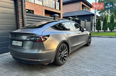 Седан Tesla Model 3 2022 в 