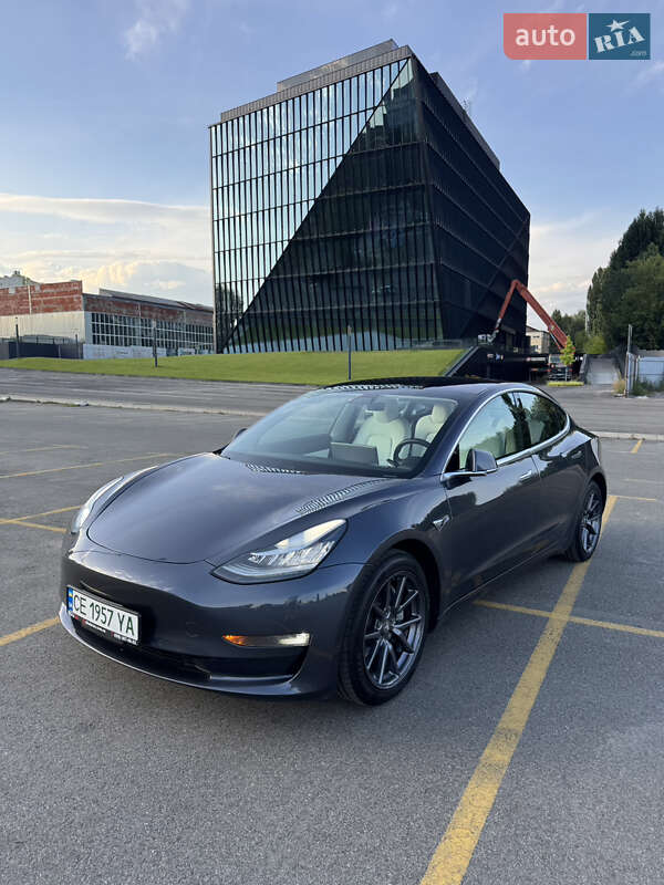 Седан Tesla Model 3 2018 в Киеве