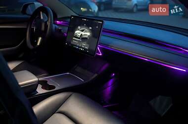 Седан Tesla Model 3 2022 в 