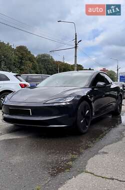 Седан Tesla Model 3 2024 в Полтаве